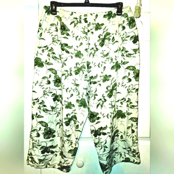 #290 La Cabana- Pull-on style White pants with a greenery pattern. Sz. XL - Picture 6 of 6